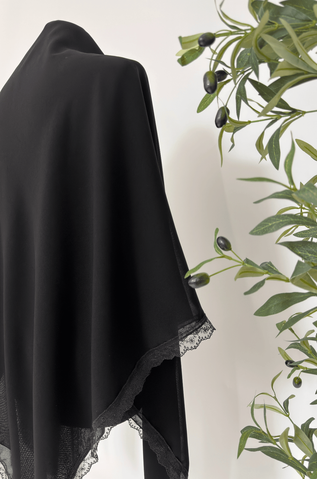 Esharb black mit Spitzenrand