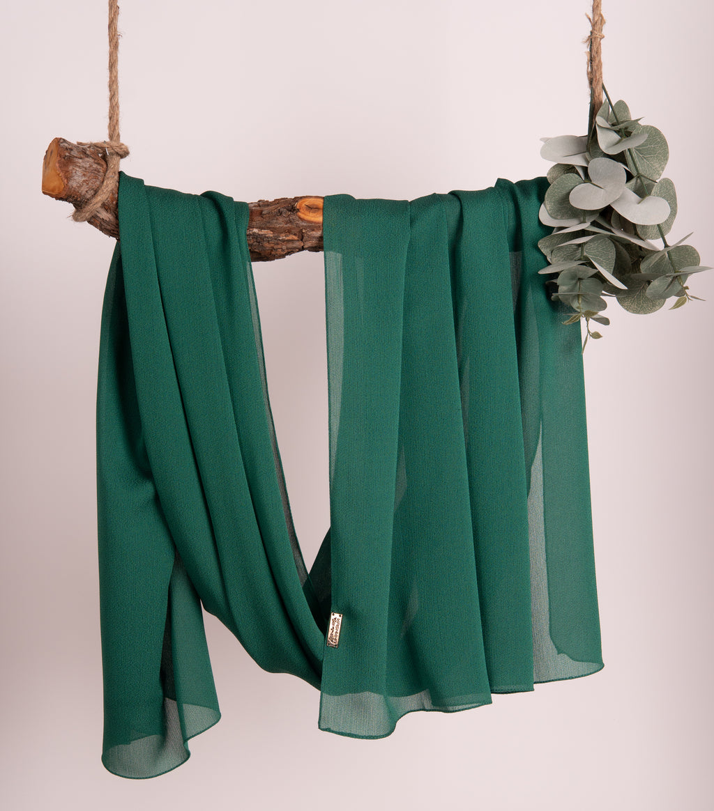 Crepon Scarf mit Metall-Logo