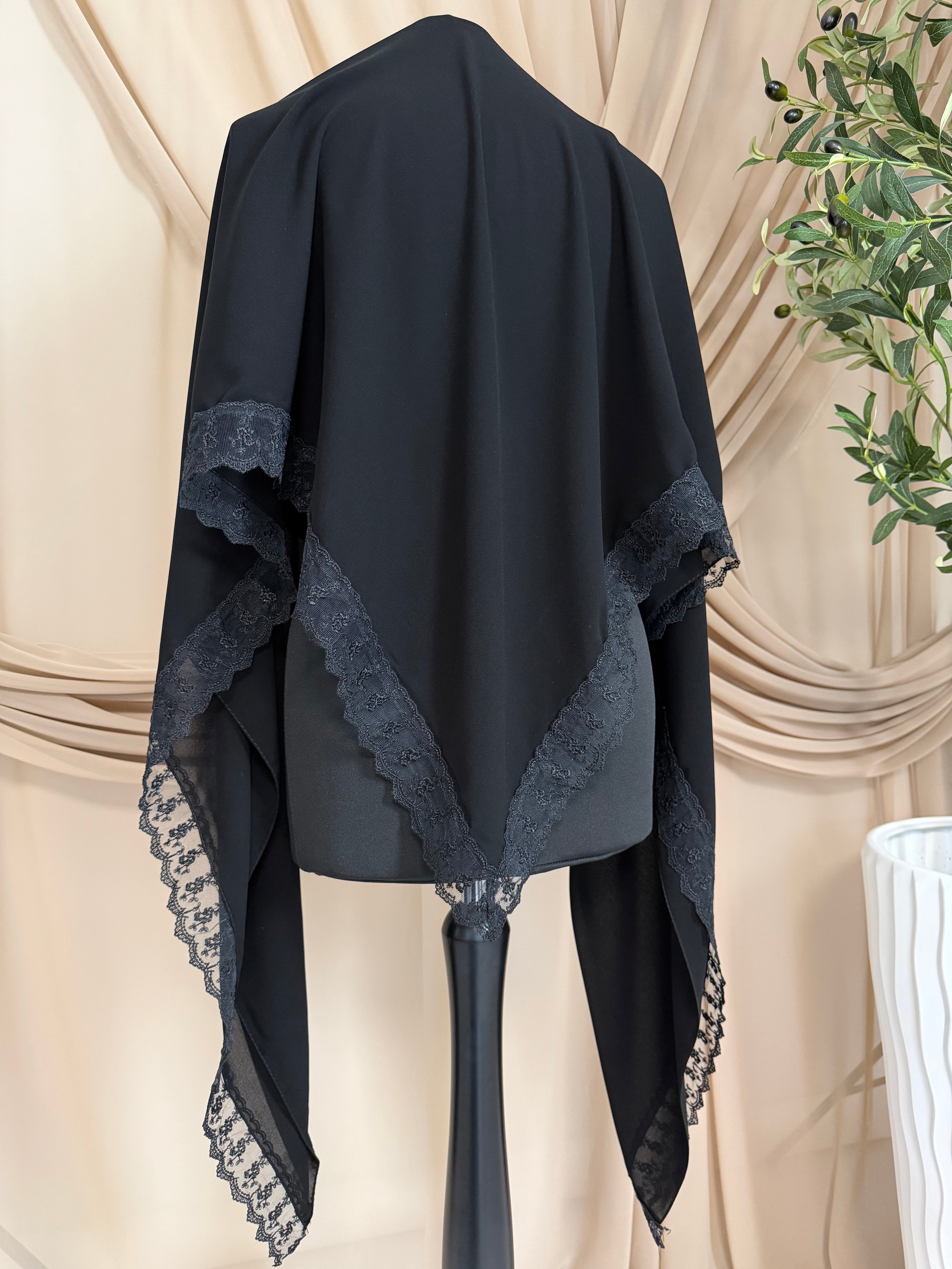 Esharb black mit Spitze