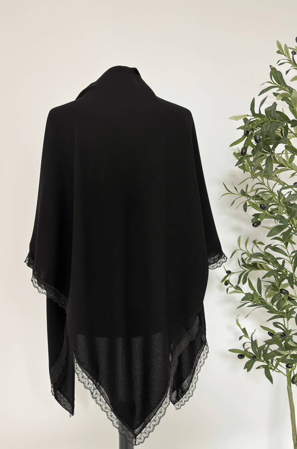 Esharb black mit Spitzenrand