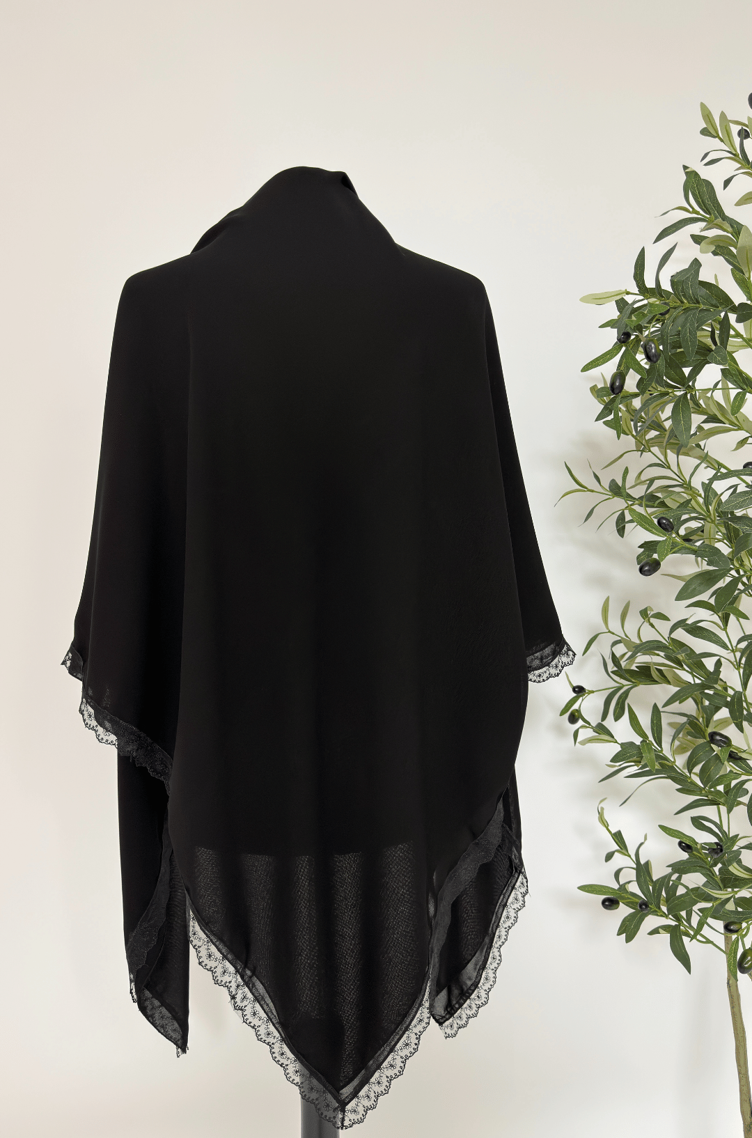 Esharb black mit Spitzenrand