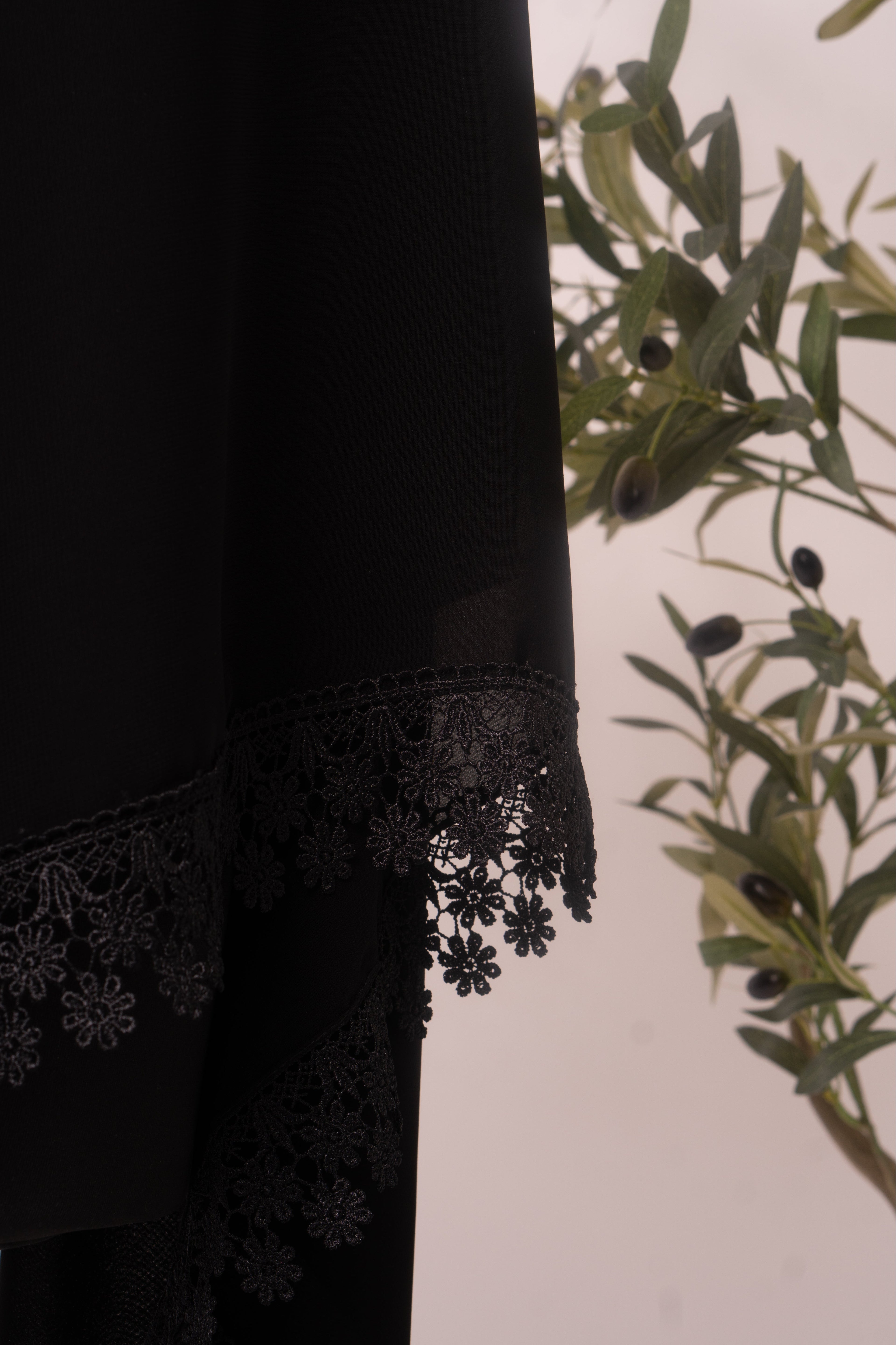 Esharb black mit Spitzenrand