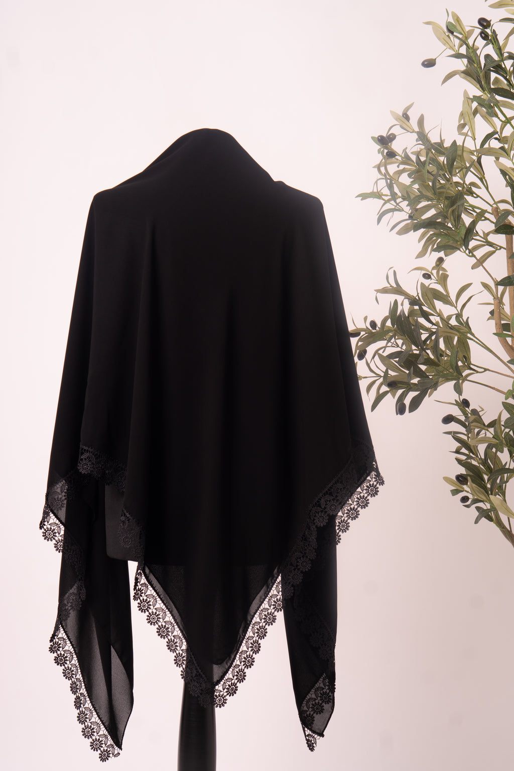 Esharb black mit Spitzenrand