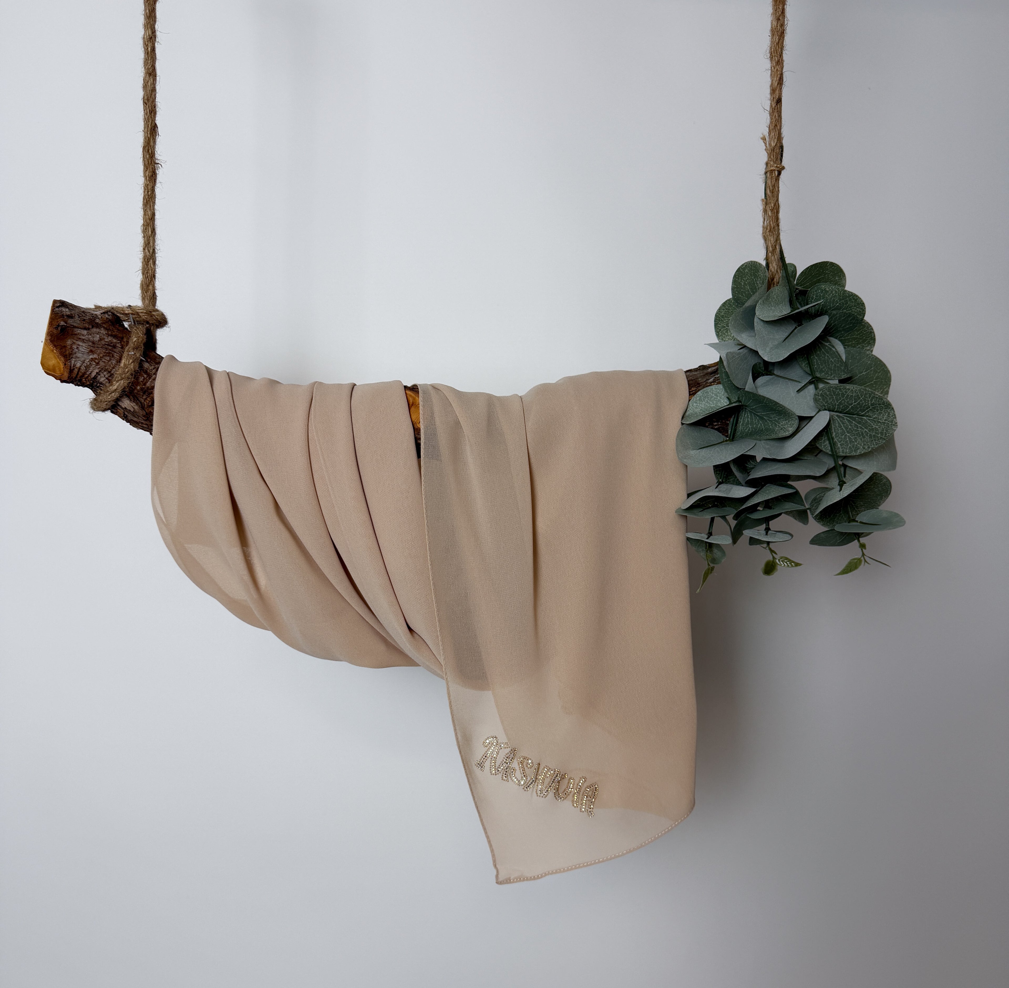 Chiffon mit Strass Logo