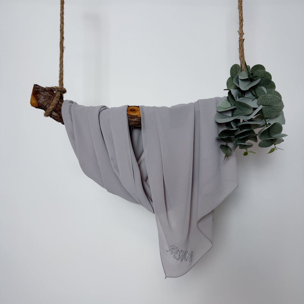 Chiffon mit Strass Logo