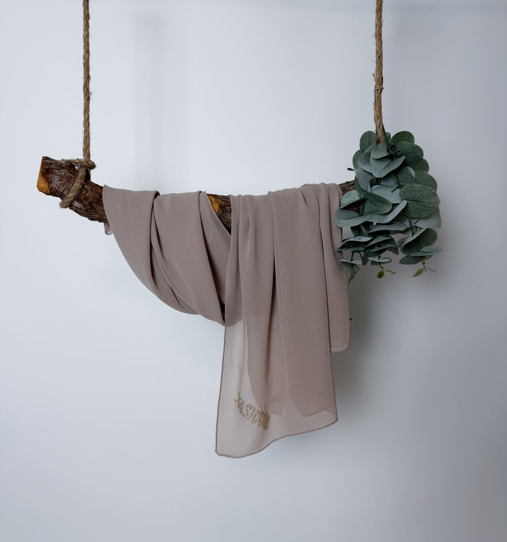 Chiffon mit Strass Logo