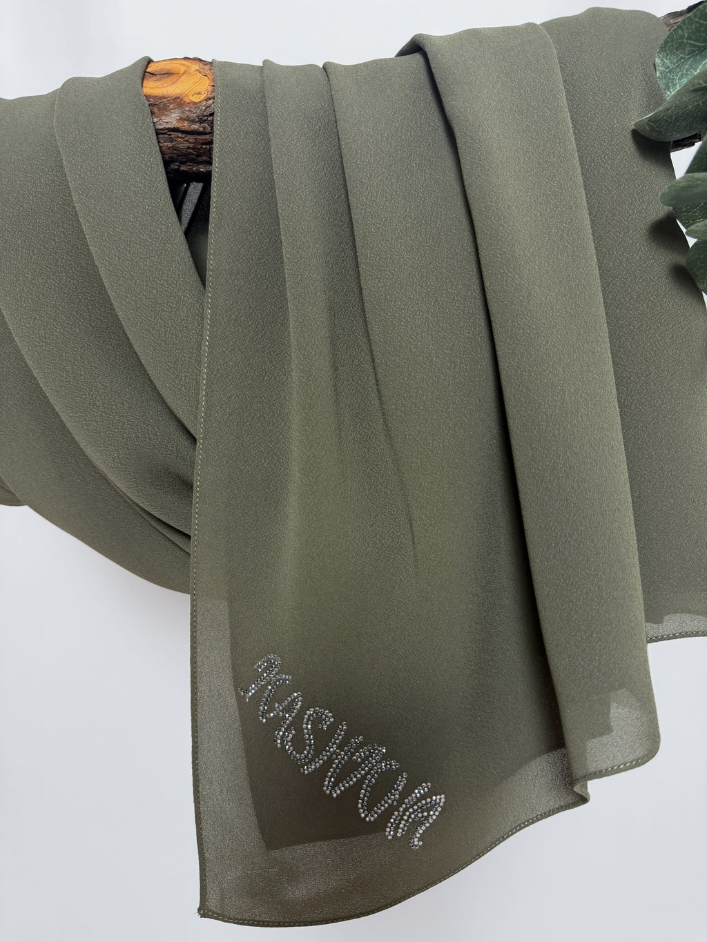 Chiffon mit Strass Logo